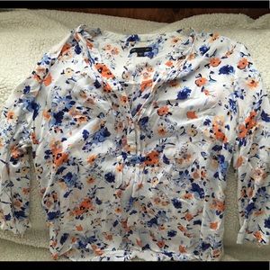 Gap 3/4 sleeve roll-tab floral blouse